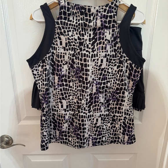 Bolle Grey Purple and White Patterned Athletic Top and Skort Set large - Picture 3 of 7